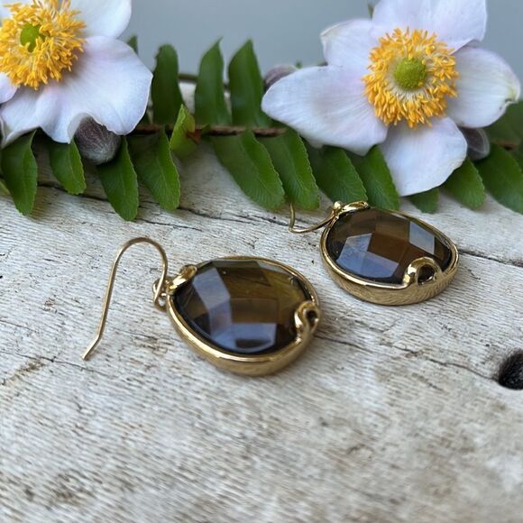 BROWN PENDANT DROP EARRINGS. - Picture 4 of 4